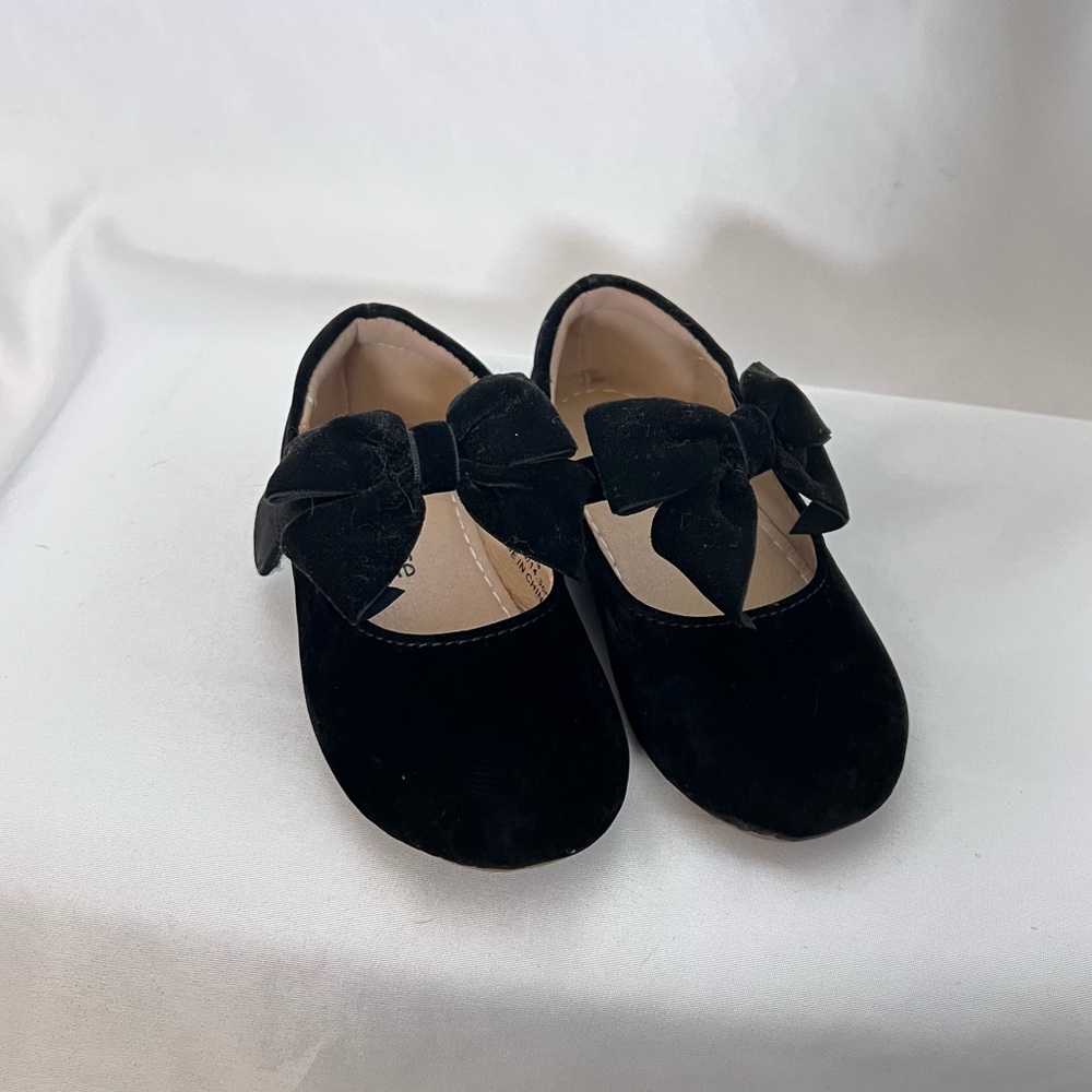 Velour Bow Tie MaryJanes size 6